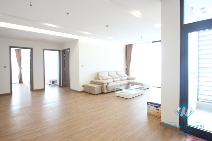 Beautiful four bedrooms apartment for rent in Vinhome Metropolis, Ba Dinh district, Ha Noi.